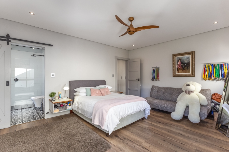 4 Bedroom Property for Sale in Lemoenkloof Western Cape
